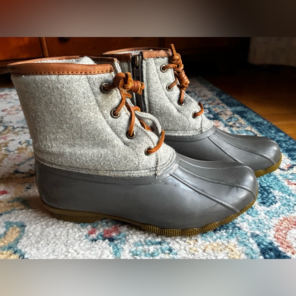 Sperry Gray Felt Lace-Up Boots with Tan Leather Accents size 7